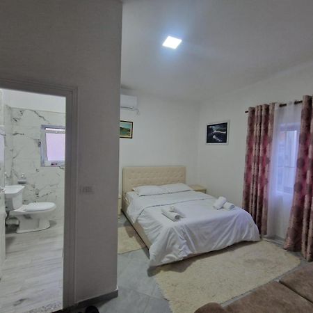Bar-Restaurant-Hotel-Familja Klos Εξωτερικό φωτογραφία