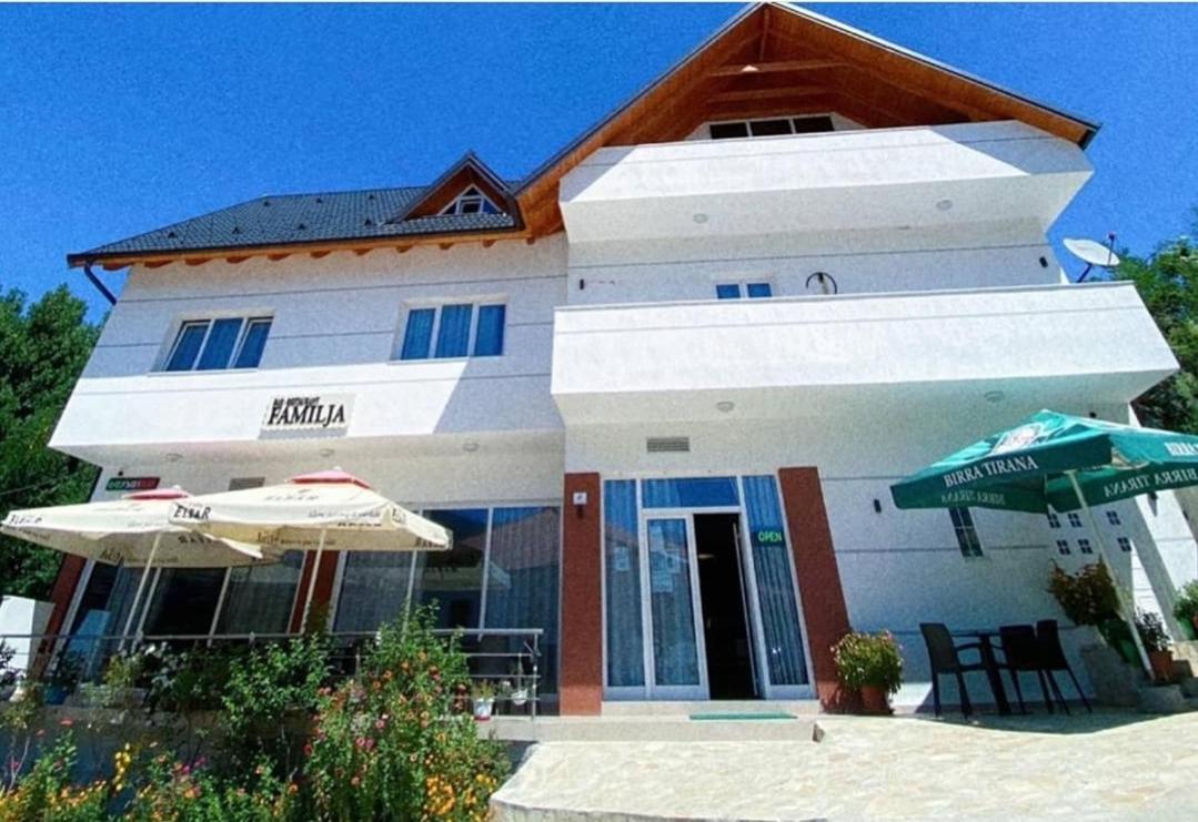 Bar-Restaurant-Hotel-Familja Klos Εξωτερικό φωτογραφία