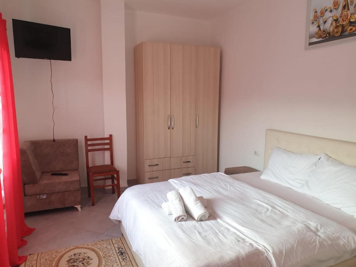 Bar-Restaurant-Hotel-Familja Klos Εξωτερικό φωτογραφία