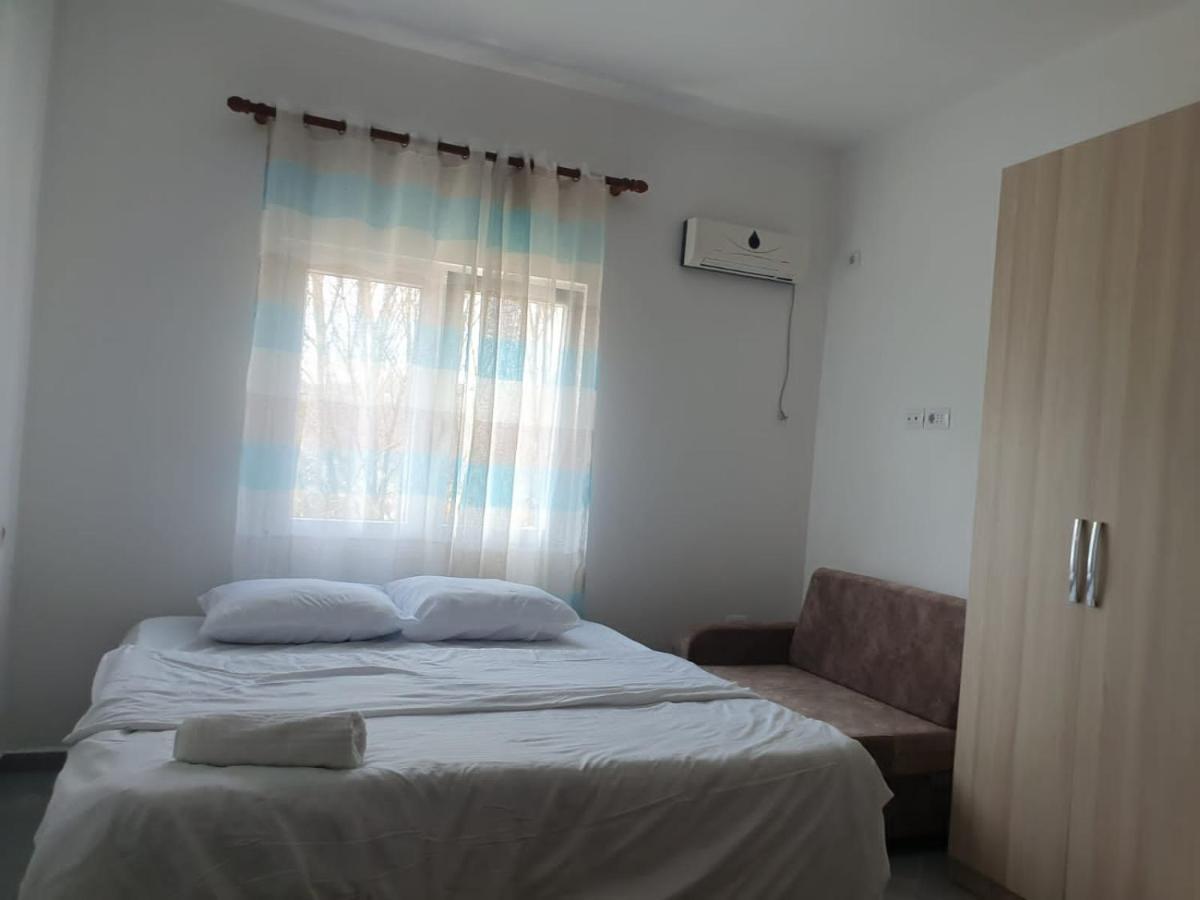 Bar-Restaurant-Hotel-Familja Klos Εξωτερικό φωτογραφία