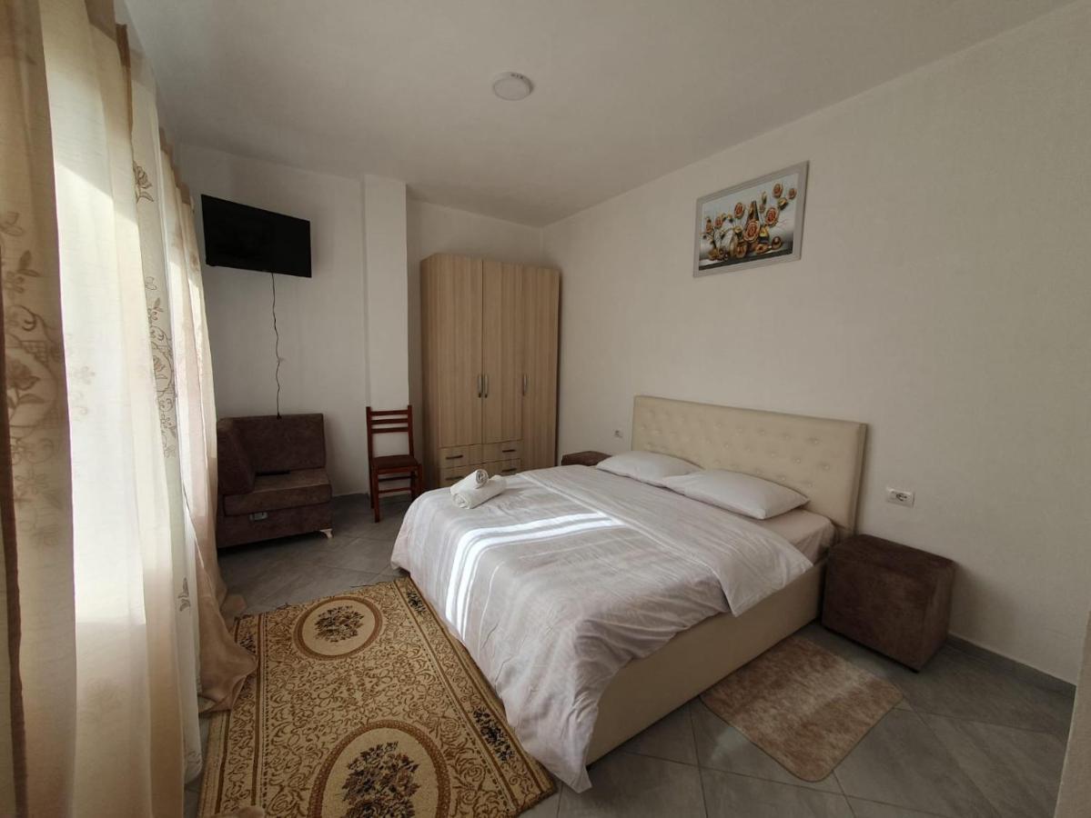 Bar-Restaurant-Hotel-Familja Klos Εξωτερικό φωτογραφία