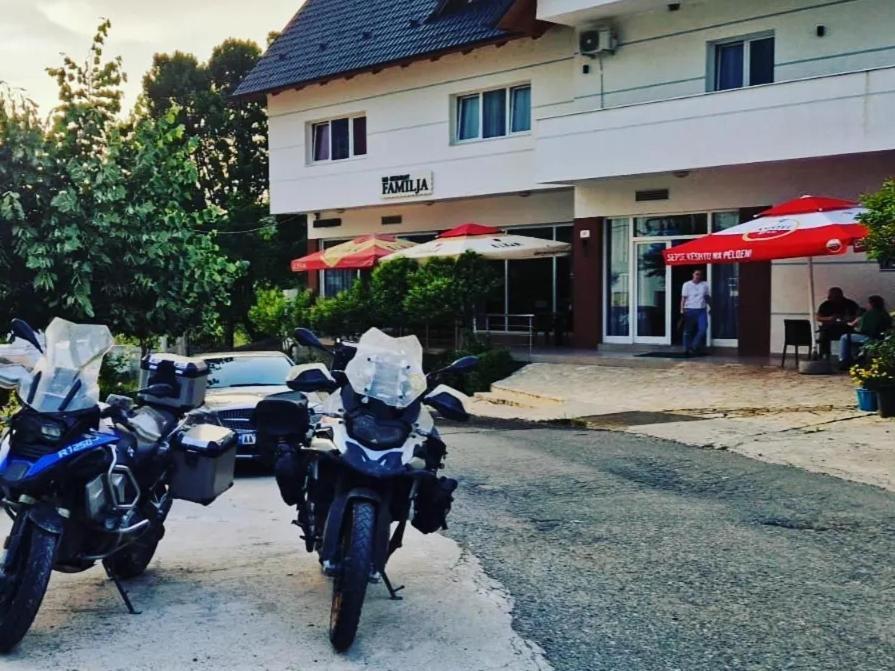 Bar-Restaurant-Hotel-Familja Klos Εξωτερικό φωτογραφία