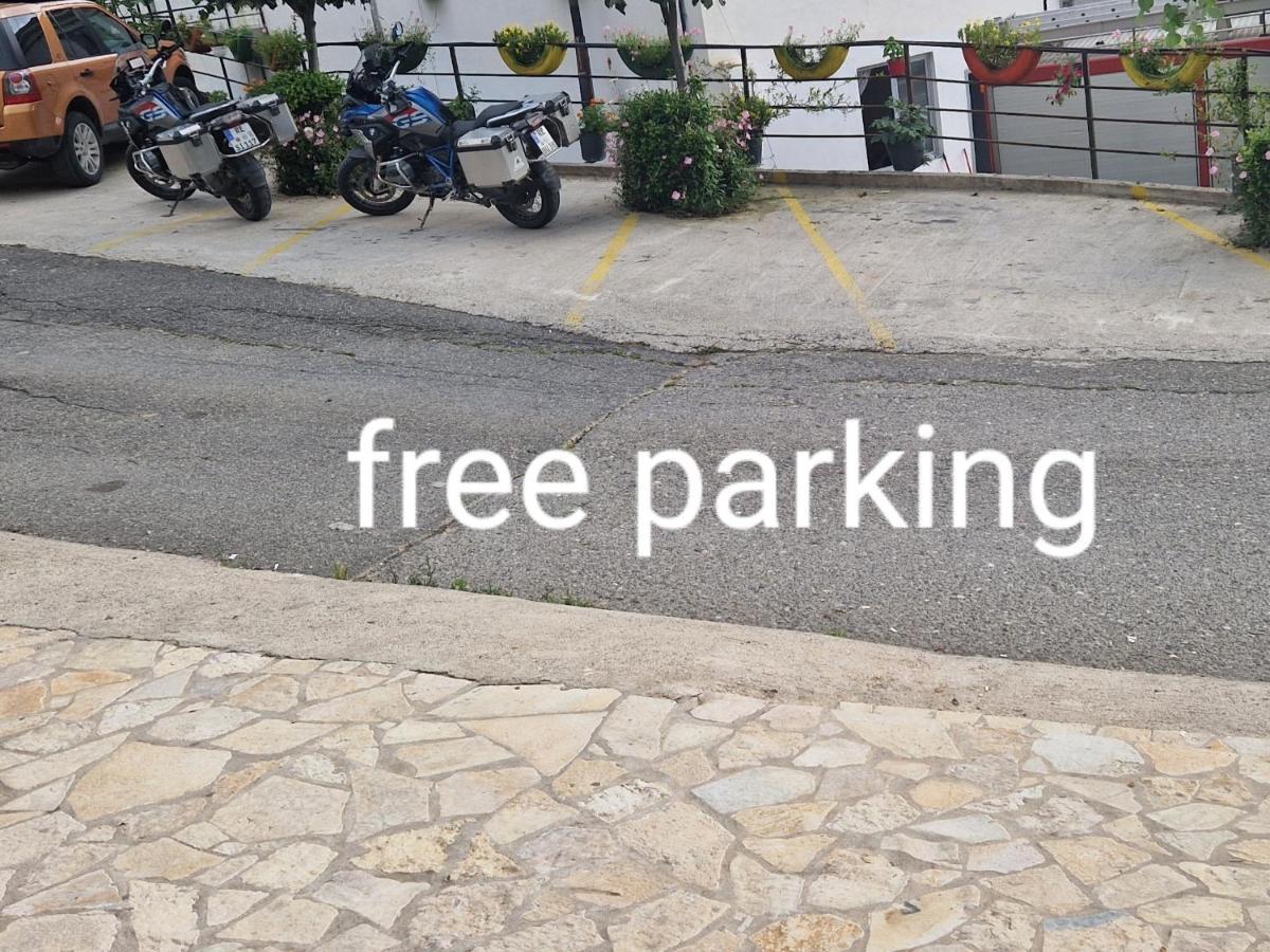 Bar-Restaurant-Hotel-Familja Klos Εξωτερικό φωτογραφία