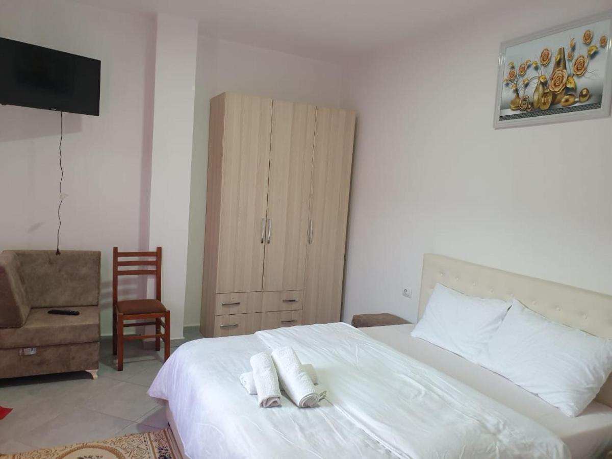 Bar-Restaurant-Hotel-Familja Klos Εξωτερικό φωτογραφία