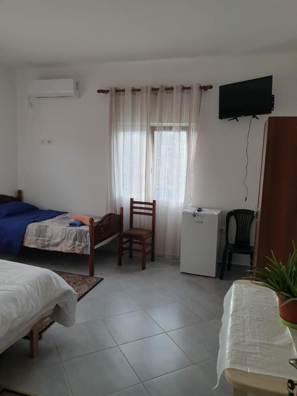 Bar-Restaurant-Hotel-Familja Klos Εξωτερικό φωτογραφία