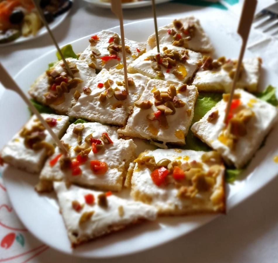 Bar-Restaurant-Hotel-Familja Klos Εξωτερικό φωτογραφία