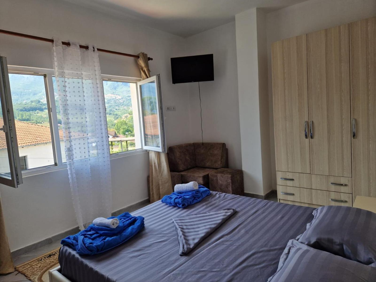Bar-Restaurant-Hotel-Familja Klos Εξωτερικό φωτογραφία