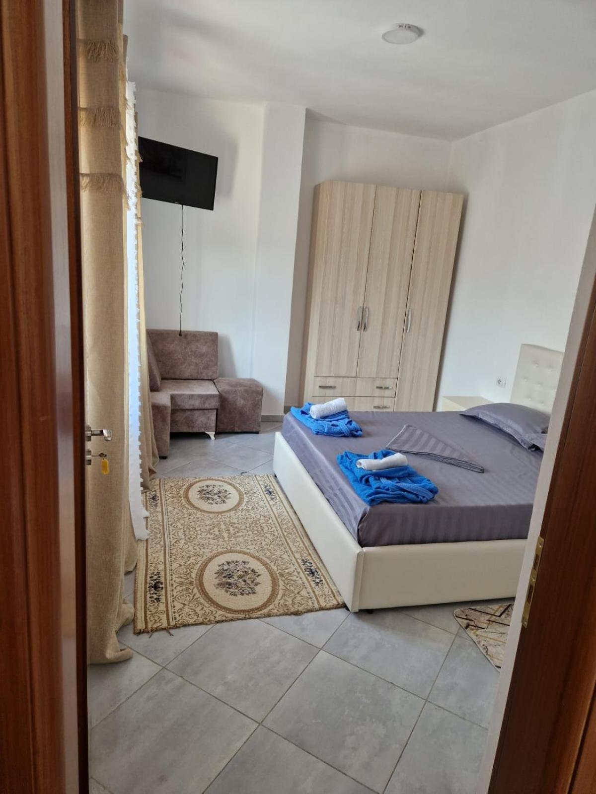 Bar-Restaurant-Hotel-Familja Klos Εξωτερικό φωτογραφία