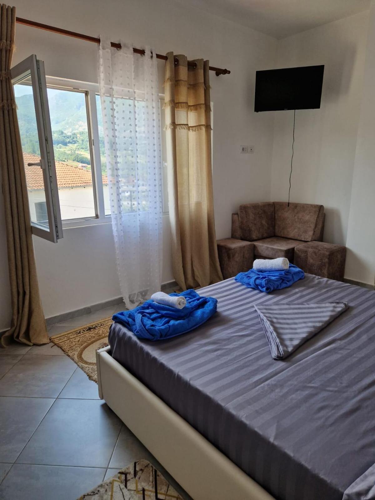 Bar-Restaurant-Hotel-Familja Klos Εξωτερικό φωτογραφία