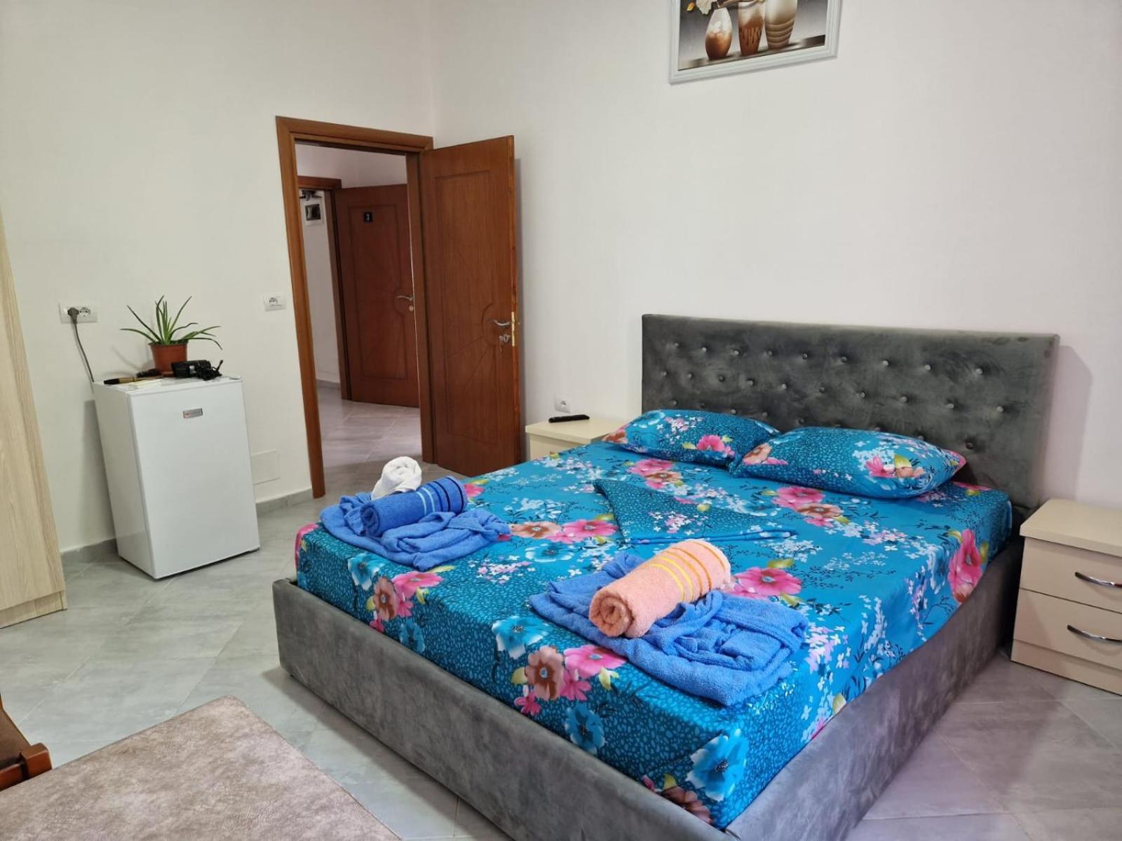 Bar-Restaurant-Hotel-Familja Klos Εξωτερικό φωτογραφία