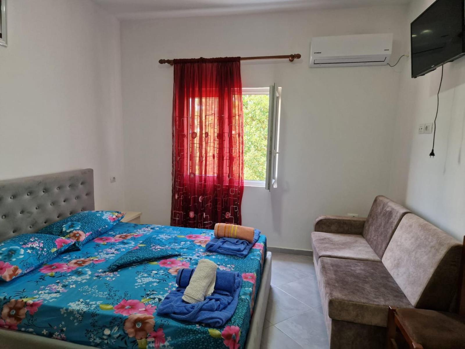 Bar-Restaurant-Hotel-Familja Klos Εξωτερικό φωτογραφία