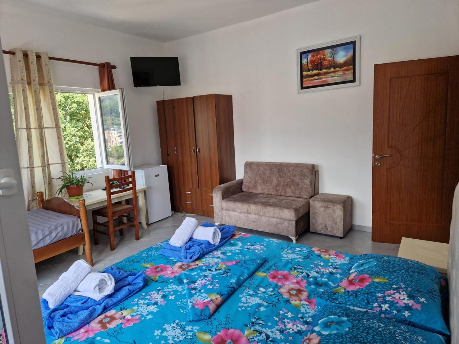Bar-Restaurant-Hotel-Familja Klos Εξωτερικό φωτογραφία