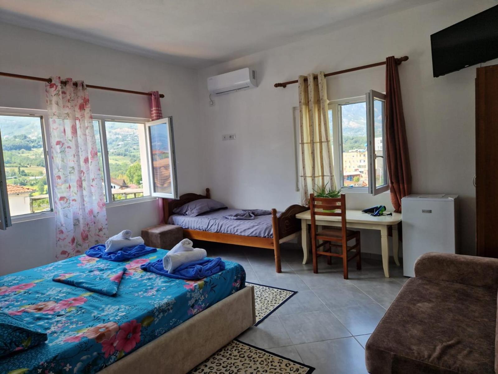 Bar-Restaurant-Hotel-Familja Klos Εξωτερικό φωτογραφία