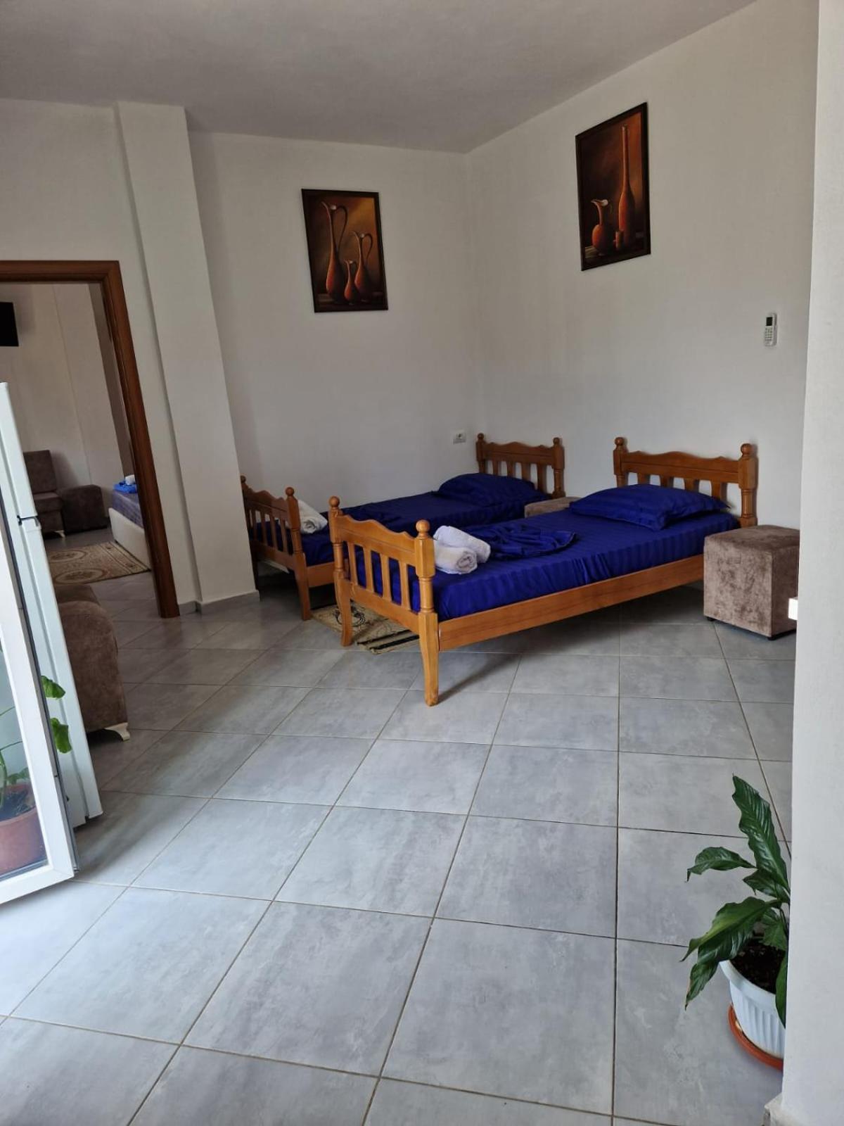 Bar-Restaurant-Hotel-Familja Klos Εξωτερικό φωτογραφία