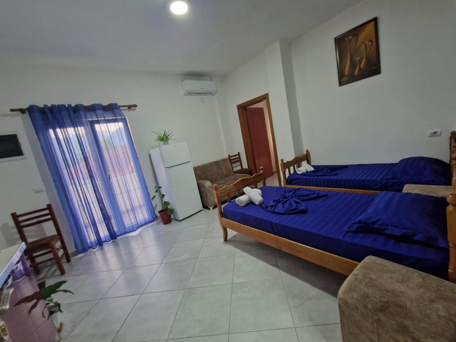 Bar-Restaurant-Hotel-Familja Klos Εξωτερικό φωτογραφία