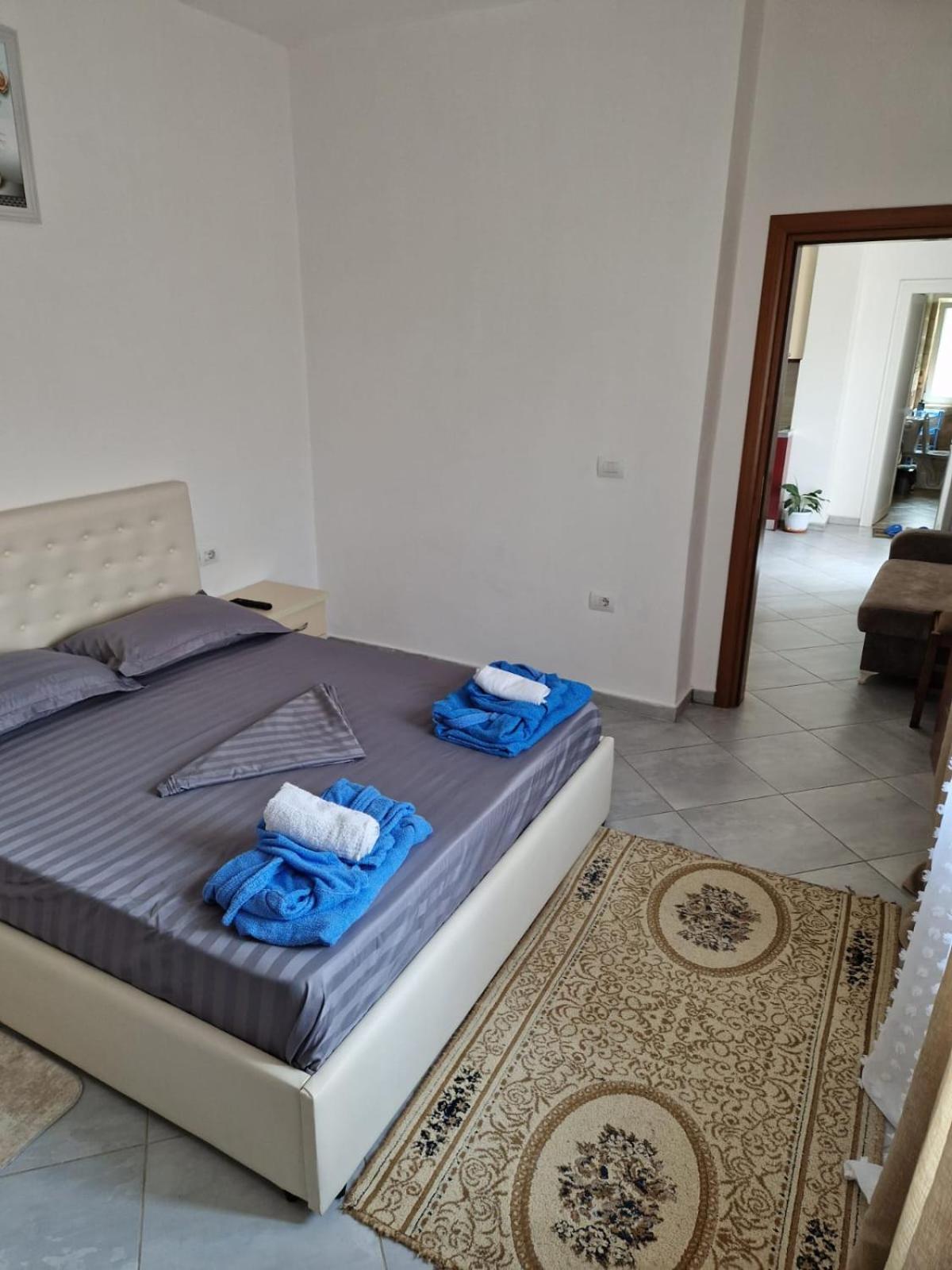 Bar-Restaurant-Hotel-Familja Klos Εξωτερικό φωτογραφία