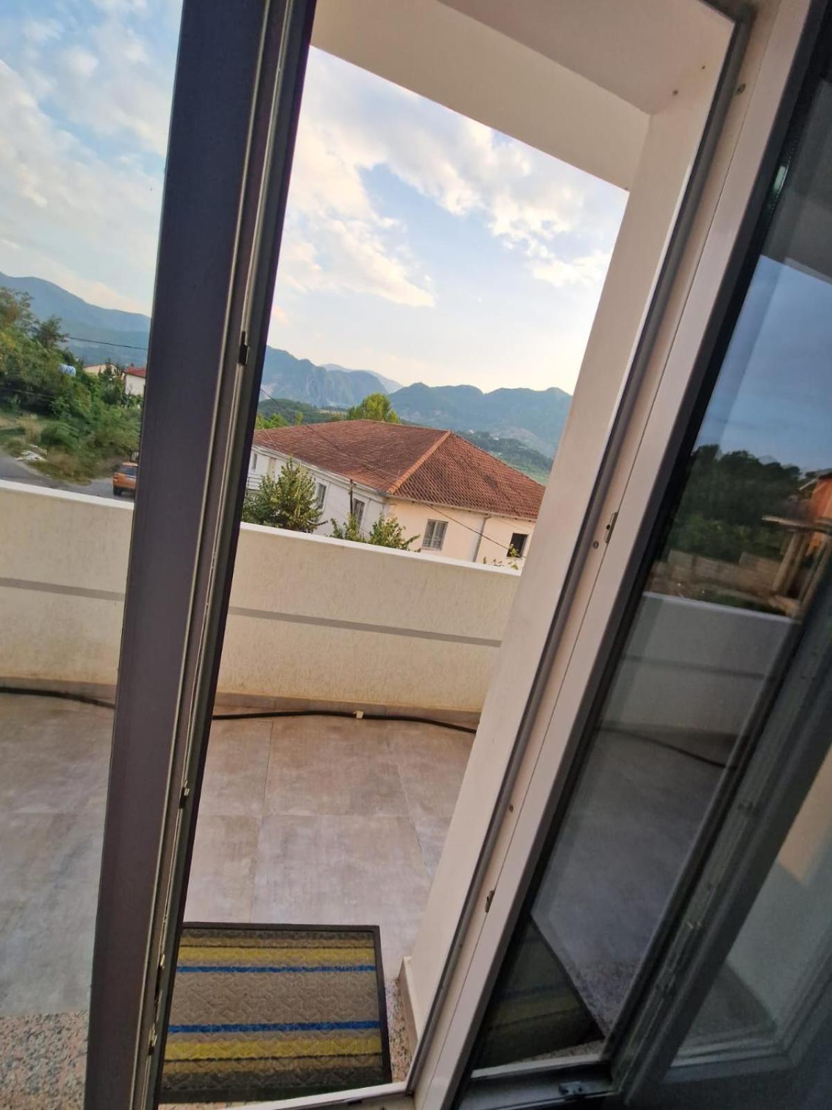 Bar-Restaurant-Hotel-Familja Klos Εξωτερικό φωτογραφία