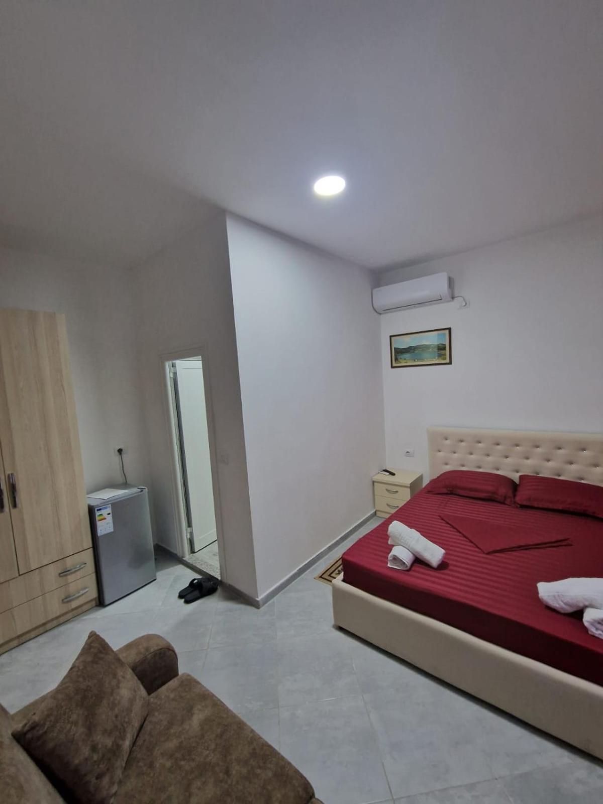 Bar-Restaurant-Hotel-Familja Klos Εξωτερικό φωτογραφία