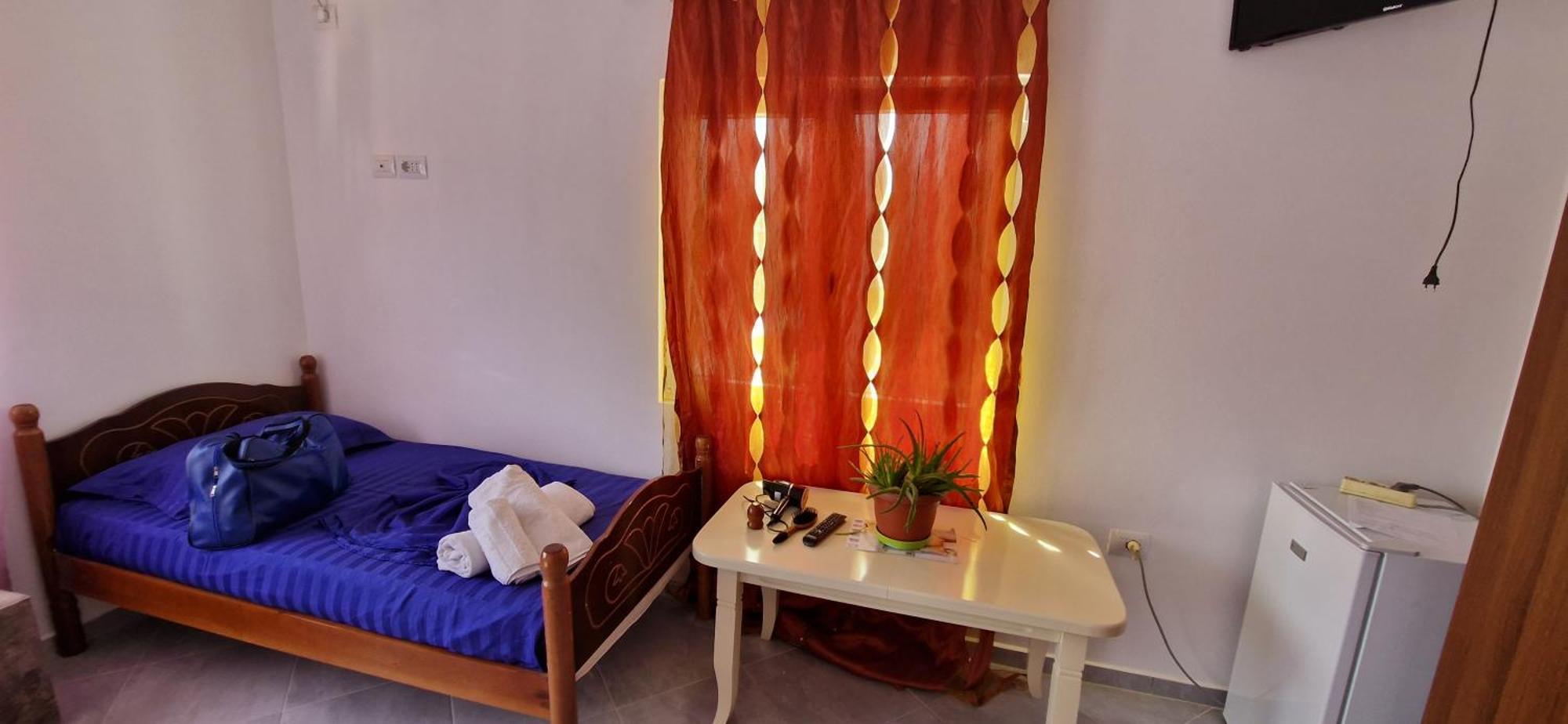 Bar-Restaurant-Hotel-Familja Klos Εξωτερικό φωτογραφία