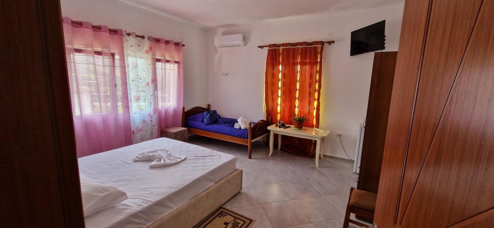 Bar-Restaurant-Hotel-Familja Klos Εξωτερικό φωτογραφία