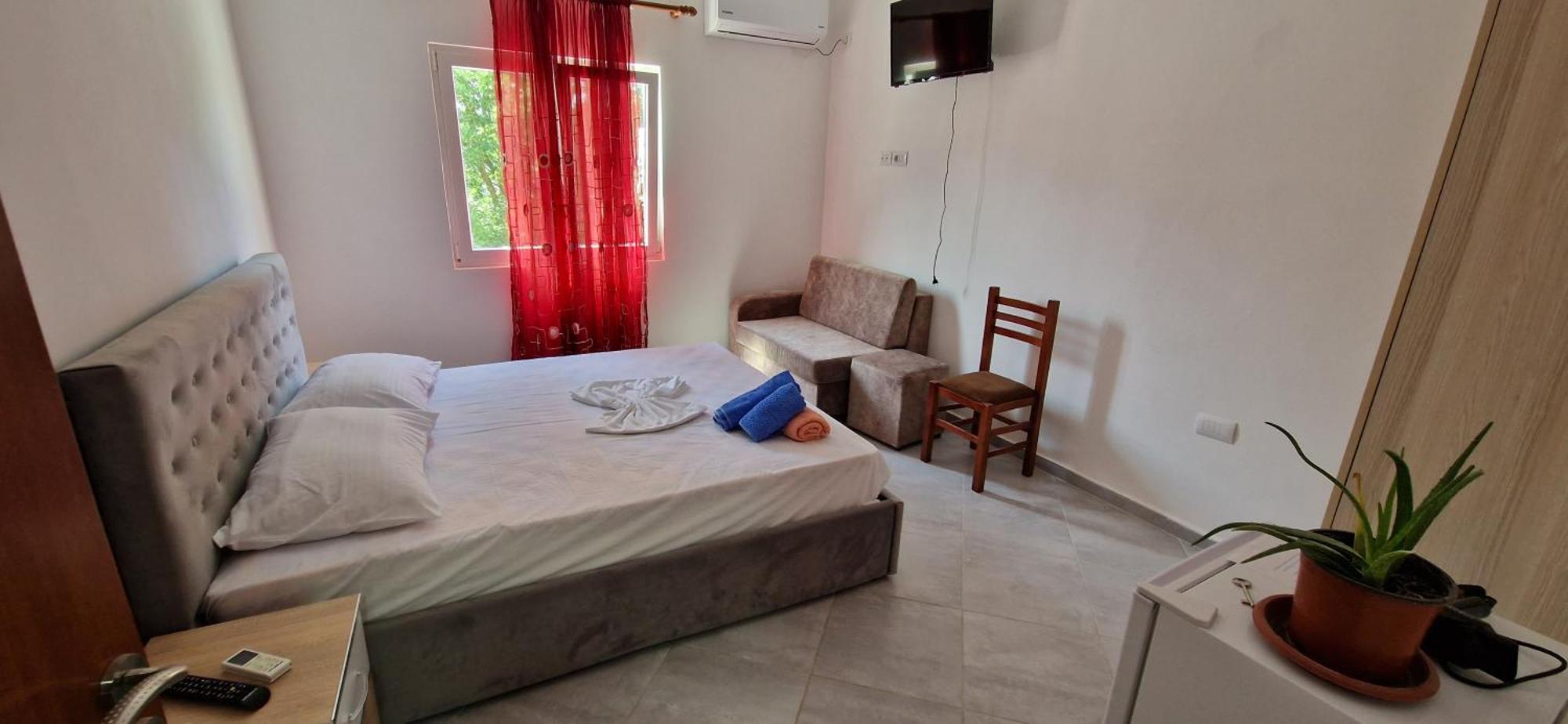 Bar-Restaurant-Hotel-Familja Klos Εξωτερικό φωτογραφία