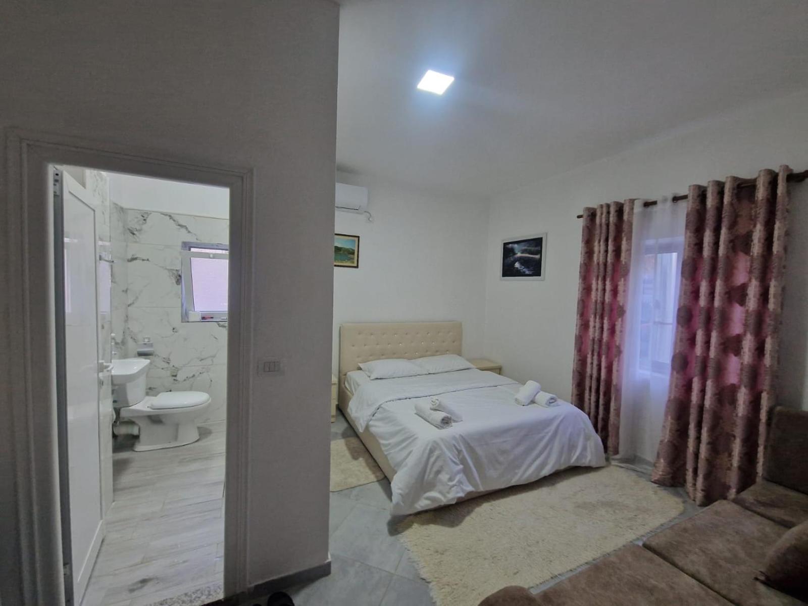 Bar-Restaurant-Hotel-Familja Klos Εξωτερικό φωτογραφία