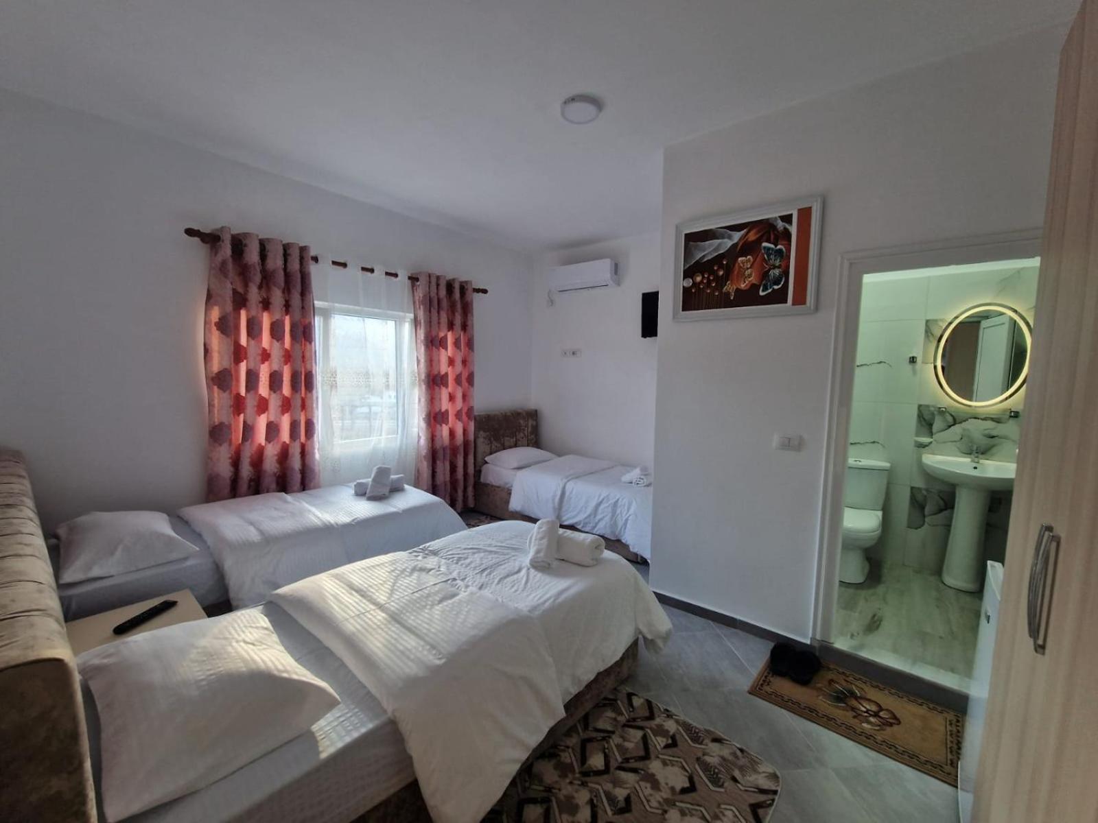 Bar-Restaurant-Hotel-Familja Klos Εξωτερικό φωτογραφία