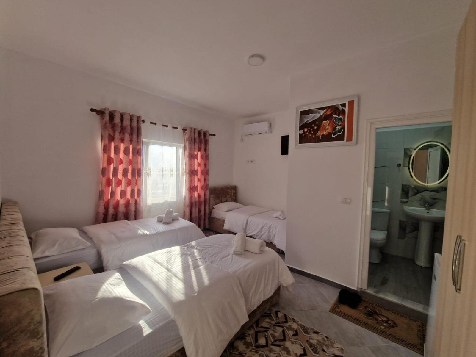 Bar-Restaurant-Hotel-Familja Klos Εξωτερικό φωτογραφία
