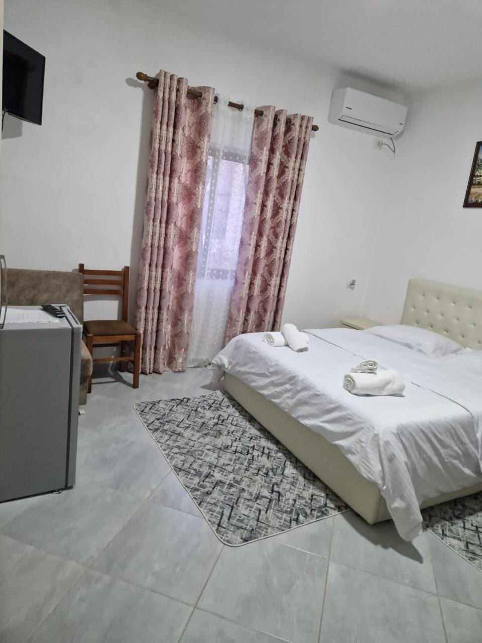 Bar-Restaurant-Hotel-Familja Klos Εξωτερικό φωτογραφία