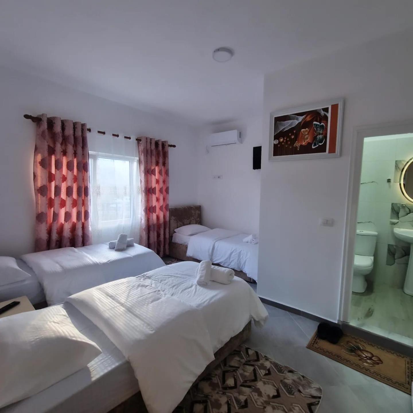 Bar-Restaurant-Hotel-Familja Klos Εξωτερικό φωτογραφία