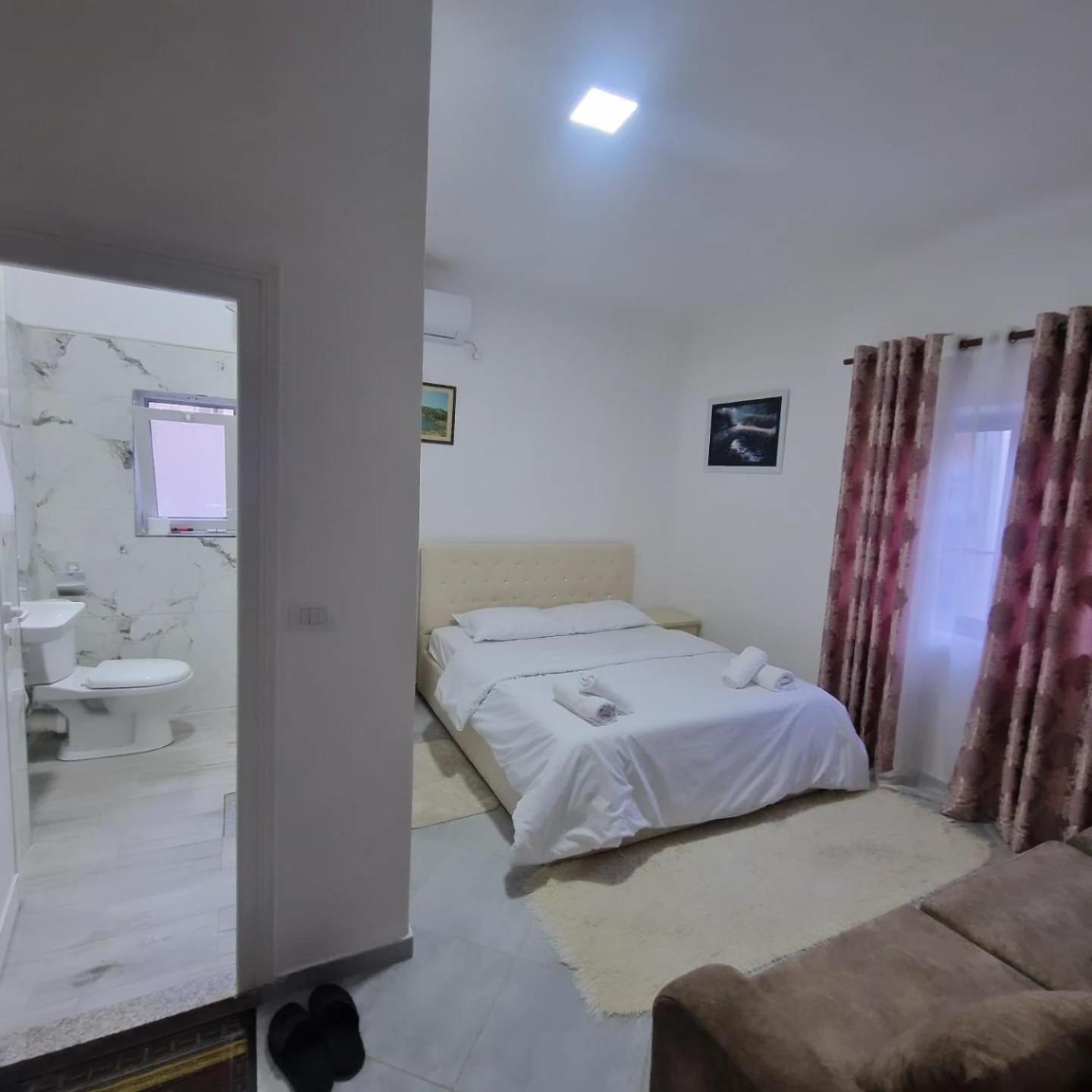 Bar-Restaurant-Hotel-Familja Klos Εξωτερικό φωτογραφία