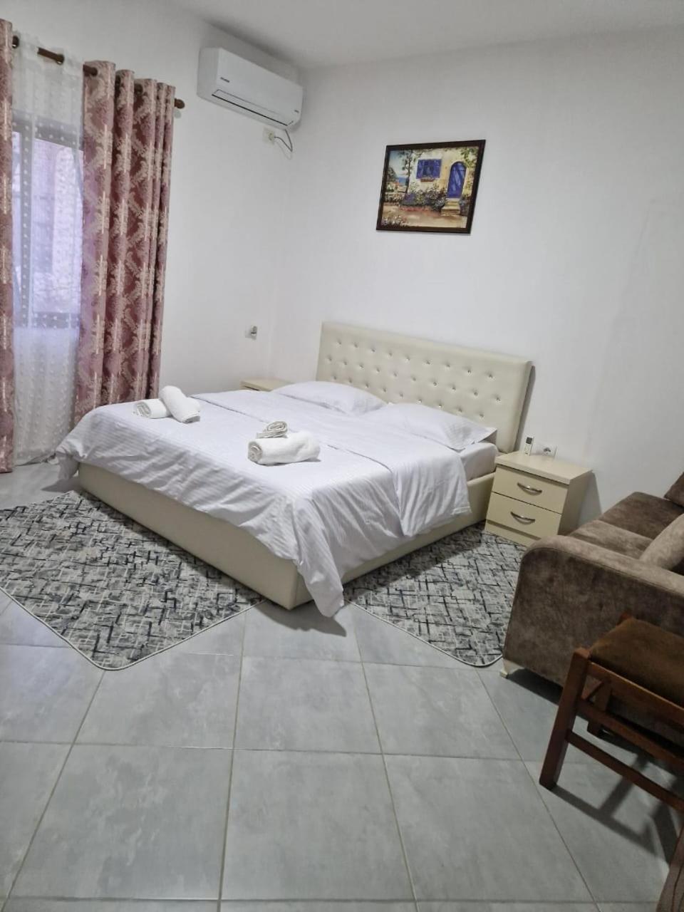 Bar-Restaurant-Hotel-Familja Klos Εξωτερικό φωτογραφία