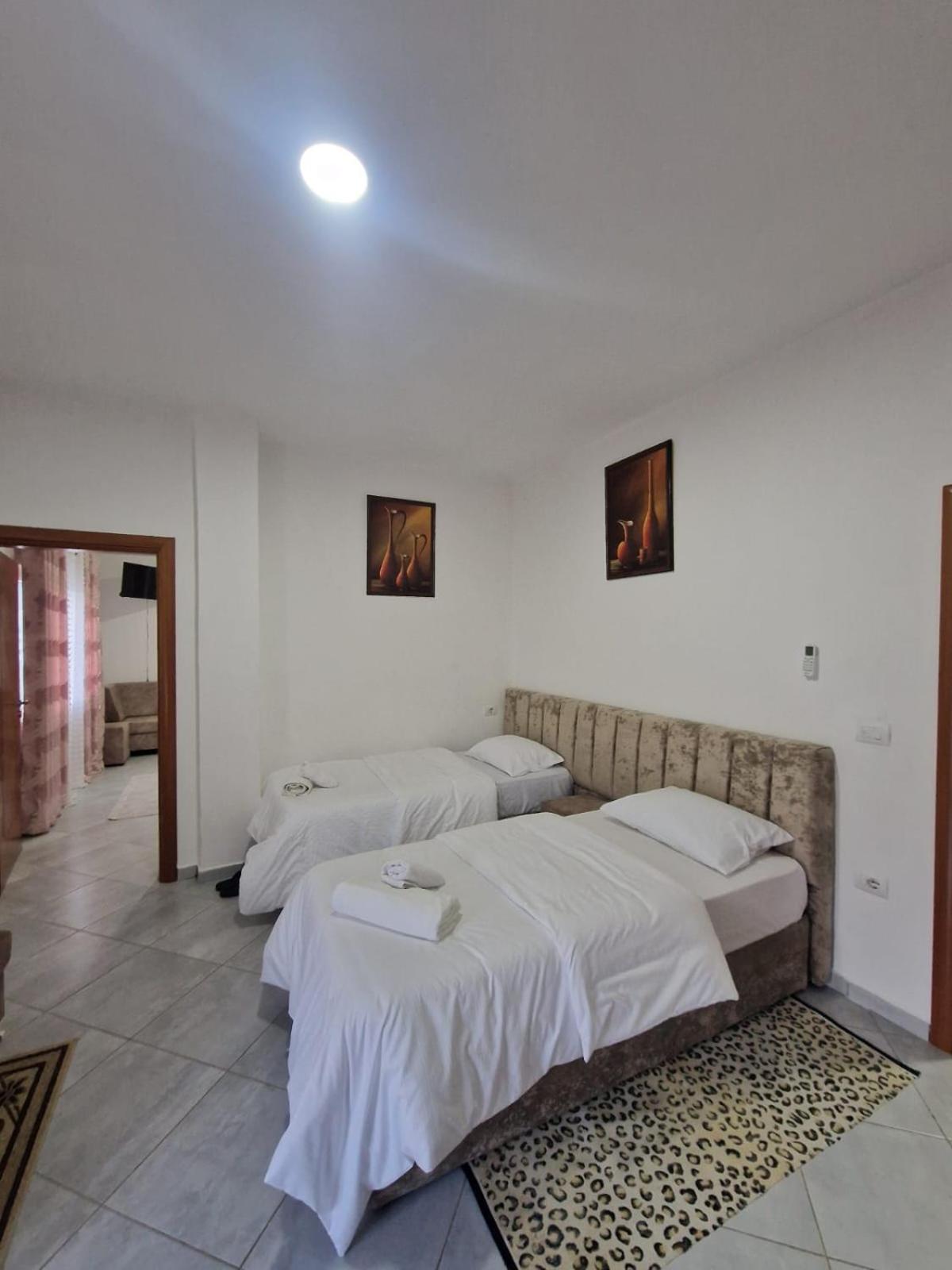 Bar-Restaurant-Hotel-Familja Klos Εξωτερικό φωτογραφία