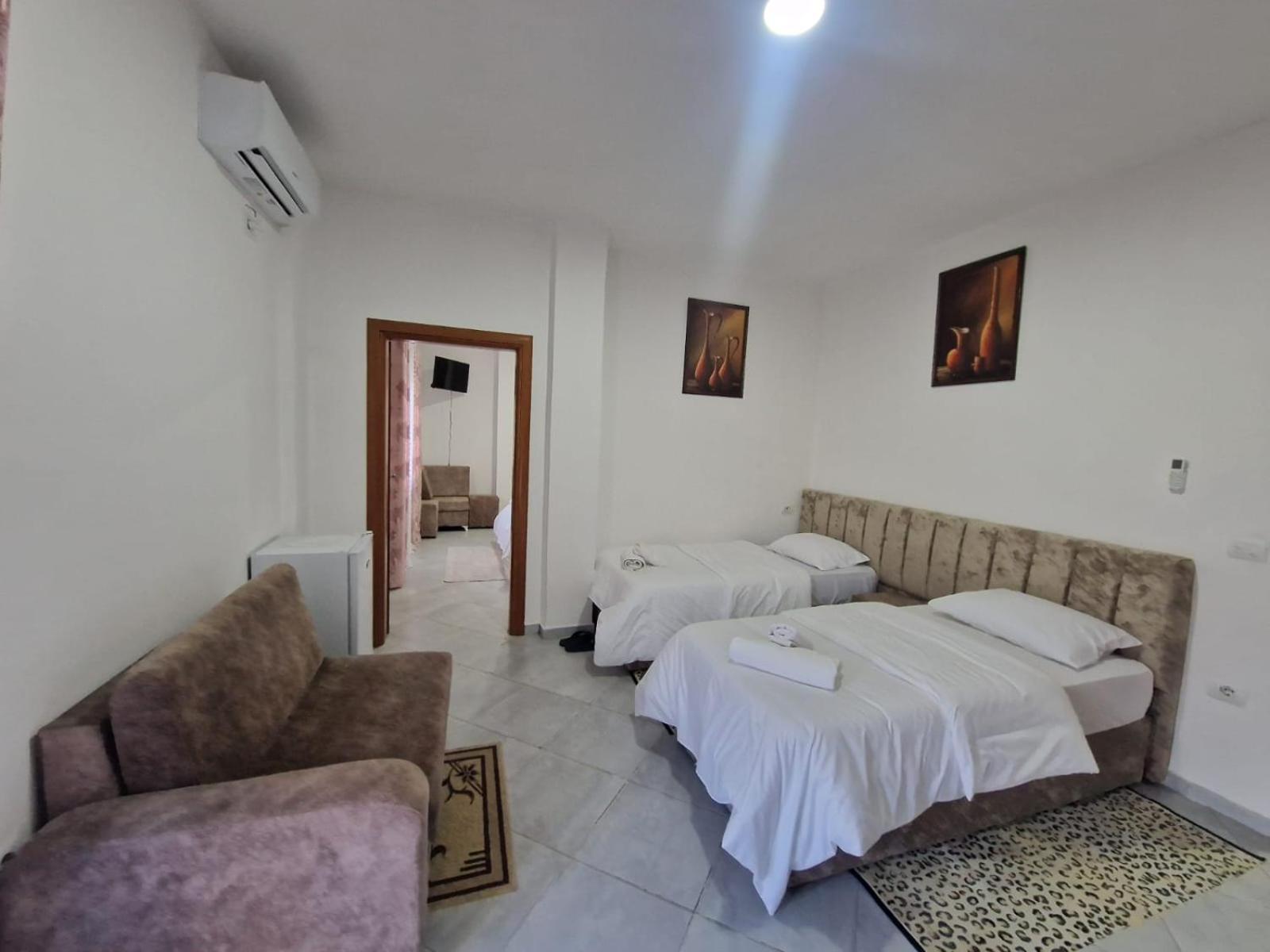 Bar-Restaurant-Hotel-Familja Klos Εξωτερικό φωτογραφία